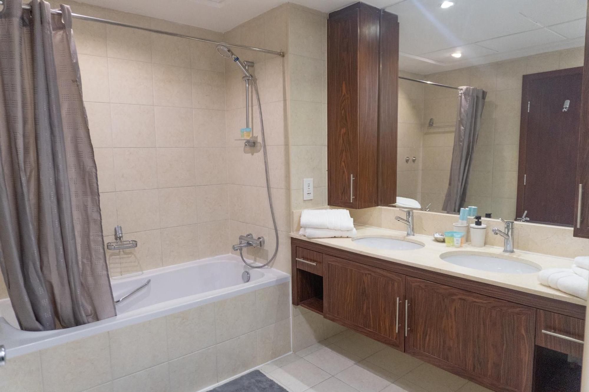 Downtown Oasis, Burj Khalifa Views, Luxury Amenities Apartment Дубай Екстериор снимка