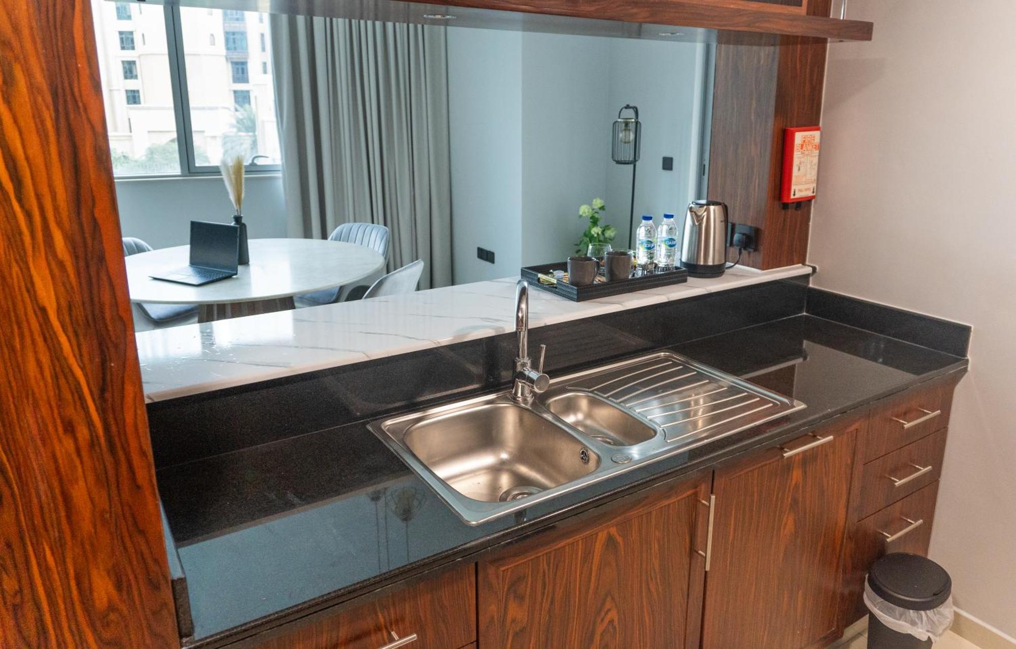 Downtown Oasis, Burj Khalifa Views, Luxury Amenities Apartment Дубай Екстериор снимка