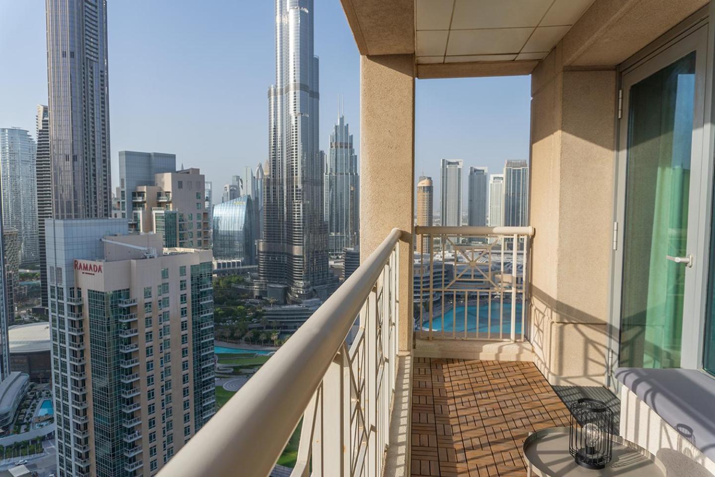 Downtown Oasis, Burj Khalifa Views, Luxury Amenities Apartment Дубай Екстериор снимка